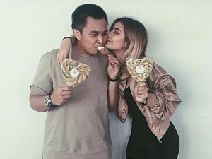 Oka Mahendra Putra Meninggal, Ini Foto Kemesraannya Bersama Awkarin