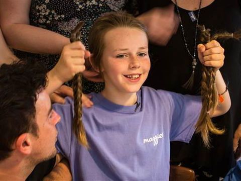 Meski Di-<i>bully</i>, Bocah Ini Tetap Panjangkan Rambut Demi Menolong Pasien Kanker