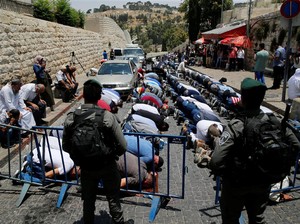 Warga Muslim Protes, PM Israel Pertimbangkan Metal Detector Dipindah