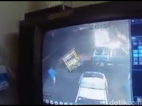 Gerobak Bakso Jalan Sendiri di Lokasi Kecelakaan Kagetkan Polisi