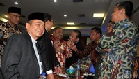 Terlihat Fraksi PKS, PAN dan Gerindra melakukan lobi-lobi.