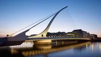 Jembatan Samuel Beckett di Irlandia rancangan arsitek terkenal Santiago Calatrava. (Isitimewa).