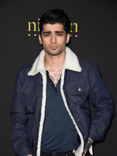 Di Hollywood, Belum 'Sah' Jadi Seleb Pria Kalau Belum Pakai Kaos Model Ini