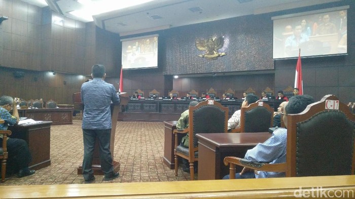 Akhirnya DPR Kembali Bersidang di MK