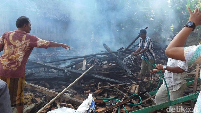 Dua Lansia Terjebak dalam Kebakaran Rumah di Madura