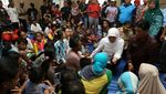 Tangisan Ibu Korban Banjir Pada Mensos