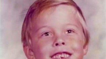 Kala menjalani masa kanak-kanak di negara kelahirannya Afrika Selatan, Elon Musk kerap dicap aneh karena introvert alias tertutup serta lebih suka berada di perpustakaan dan membaca ketimbang bersosialisasi dengan pergi ke pesta, minum dan sejenisnya. Foto: Unwired