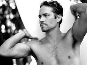 Mendiang Paul Walker Doyan Surfing di Indonesia