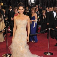 Halle Berry di Academy Awards ke-83, Kodak Theatre, 27 Februari 2011, Hollywood, California. (Photo by John Shearer/Getty Images)