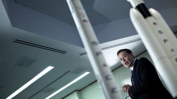 SpaceX besutannya sempat mengalami masa sangat sulit pada 2008 karena roket buatan mereka gagal terbang sebanyak 3 kali sehingga hampir bangkrut. Foto: Instagram