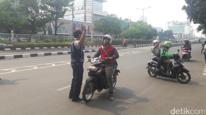 Ada Pengalihan Arus Simpang Matraman, Banyak Pengendara Kebingungan