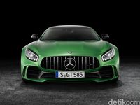 Mobil buas Mercedes AMG GT-R juga menjadi koleksi Hazard.