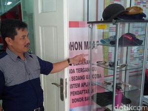 Mengintip Lemari Khusus Barang Hilang di PMI Kota Bandung