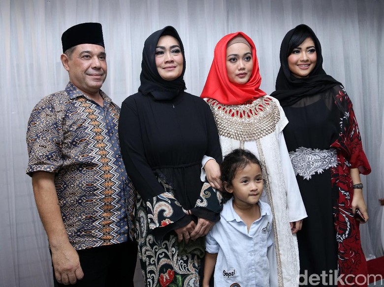Keluarga Jupe Terus Berusaha Bangun Rumah Singgah dan Musala Keluarga Jupe Terus Berusaha Bangun Rumah Singgah dan Musala