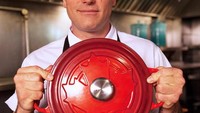 Chef Chuck Hughes asal Kanada, punya restoran Garde Manger dan Le Bremner di Montreal. Pemilik akun Instagram @chefchuckhughes ini jadi celebrity chef setelah muncul di beberapa acara masak.