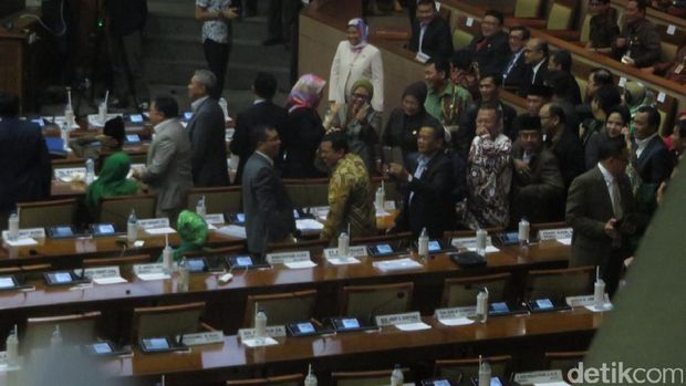Opsi saham untuk anggota dewan