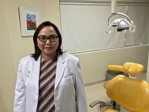 Ini Dia Cara drg Ayu Achari Agar Anak Tidak Takut Cabut Gigi