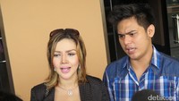 Namun Galih dan Kumalasari mengaku tak ingin meramaikan pernikahannya itu karena mereka telah mengantongi restu kedua orang tua.