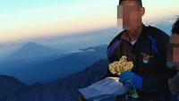 Menurut komunitas pecinta Gunung Rinjani yang tergabung dalam Forum Komunikasi Rinjani Bagus‎, pendaki ndeso ini hanya ingin terlihat eksis di medsos atau media sosial (Dok. Forum Komunikasi Rinjani Bagus)