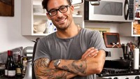 Michael Chernow merupakan pemilik Seamores dan salah satu pendiri The Meatball Shop di New York yang terus buka cabang. Bekas model ini juga membawa acara FoodPorn di FYI TV. Ia membagi kesehariannya dalam akun Instagram @michaelchernow.