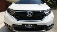 Honda menawarkan 4 aksesoris Modulo dalam satu paket. Adapun aksesoris yang ada di paket itu termasuk front lower garn, rear lower garn, front grille dengan bentuk honeycomb serta running board yang menghiasi bagian samping mobil di bawah pintu.