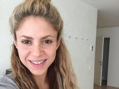 15 Foto Selebriti Tanpa Makeup Ini Buktikan Mereka Sama dengan Kita
