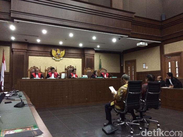 Hakim Kesampingkan BAP Miryam, tapi Tegaskan soal Duit USD 1,2 Juta