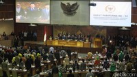 Paripurna penuh anggota DPR karena fraksi-fraksi mewajibkan anggotanya hadir demi mengantisipasi voting RUU Pemilu (Foto: Andhika Prasetia/detikcom)
