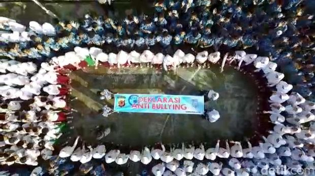 Ribuan Pelajar SD dan SMP di Cianjur Deklarasi Anti </i>Bullying<i>