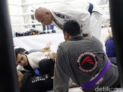 Legenda MMA Brasil Royce Gracie Beri Pelatihan di Indonesia