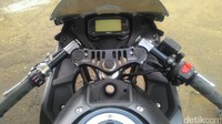 Part SARP di bagian depan motor. Foto: Ruly Kurniawan