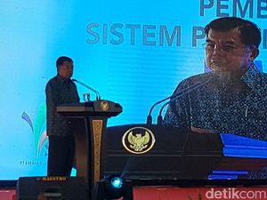JK Persilakan HTI Tempuh Jalur Hukum