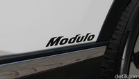 Dengan paket aksesoris tambahan ini, CR-V Modulo tampak berbeda dengan versi standardnya.