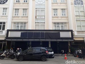 Foto: Dibubarkan, HTI Tutup Kantor
