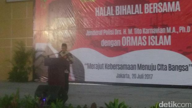 Kapolri Jenderal Tito Karnavian di acara halalbihalal dengan ormas Islam di Pancoran, Jakarta Selatan.