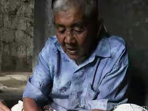 Bonceng Hadap Belakang, Mbah Kandar Ditegur Polisi