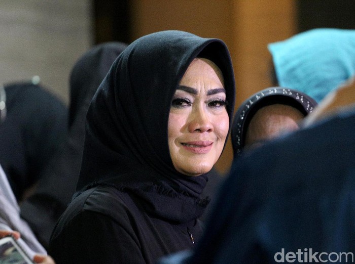 Anggota keluarga Julia Perez saat pengajian di kediamannya di Cibubur.