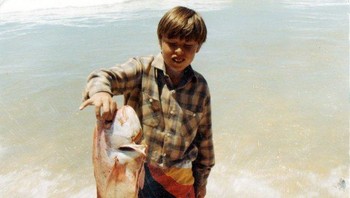 Elon juga kerap menjadi korban bully alias perundungan. Ia bahkan pernah dilarikan ke rumah sakit setelah sekelompok anak di seolah menghajarnya hingga pingsan. Foto: Unwired