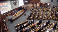Sidang paripurna dengan agenda pengambilan keputusan RUU Pemilu ini dipimpin oleh Wakil Ketua DPR Fadli Zon.