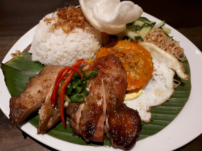 Saigon Delight: Nikmatnya 'Broken Rice' Berlauk Komplet 