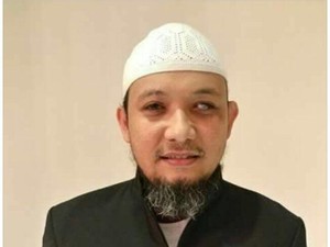 Novel dengan Senang Hati Diperiksa Polisi Sebelum Operasi Mata