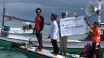 Bendera Setengah Tiang di Kapal Nelayan Masalembu