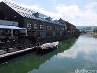 Kanal yang bersih dan dikelilingi bangunan antik menjadi daya tarik wisatawan berkunjung ke sini (Baban/ detikTravel)