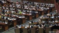 Biasanya, saat rapat paripurna sebelumnya bangku anggota DPR nampak lengang meski daftar kehadiran di atas 300 anggota. Pasalnya, anggota DPR yang izin tetap dihitung kuorum.  (Foto: Andhika Prasetia/detikcom)