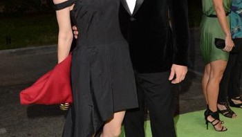 Wanita pun berebut mendekatinya. Ini Elon bersama istri keduanya, model Talulah Riley. Mereka juga akhirnya bercerai. Foto: istimewa