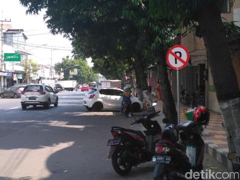 Parkir sembarang di Situbondo/