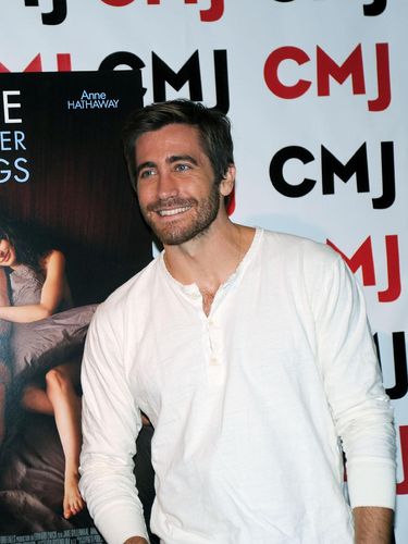 Di Hollywood, Belum Jadi Selebriti Pria Kalau Belum Pakai Kaos Model Ini