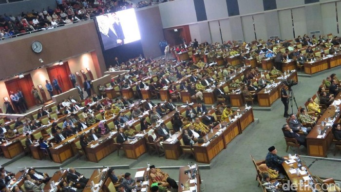 Paripurna RUU Pemilu pukul 23.45 WIB
