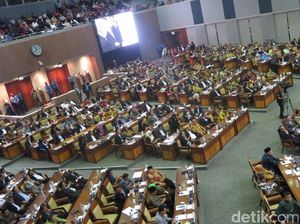 Ditemani Fahri Hamzah, Novanto Lanjutkan Pimpin Voting RUU Pemilu