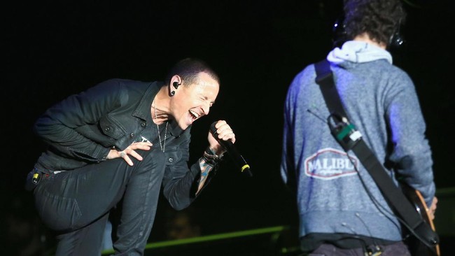 Haru Biru Penampilan Mike Shinoda di Jakarta